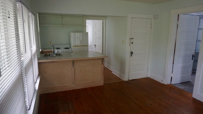 Kitchen - 800 N Spruce St