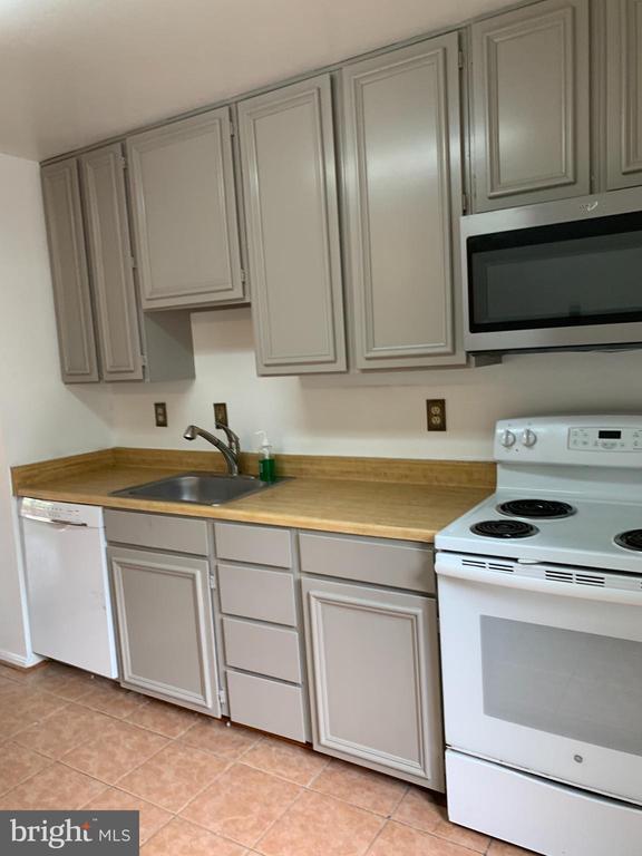 Foto del edificio - 10226 Quiet Pond Terrace