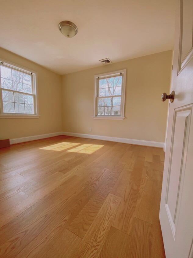 Bedroom upstairs - 88 Roberts Dr