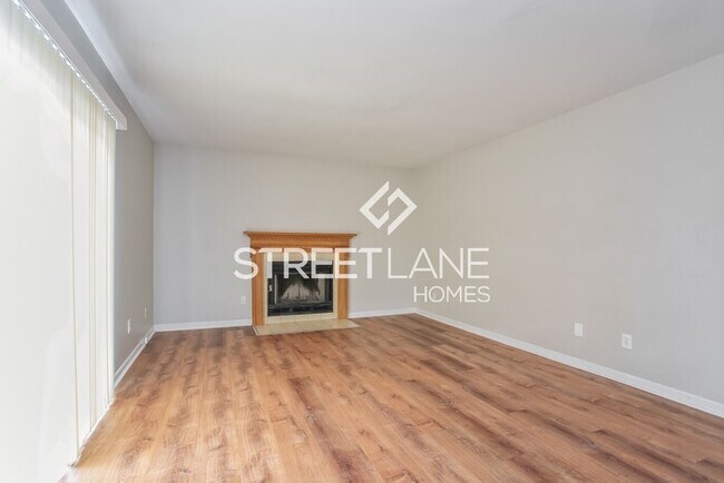 Building Photo - REDUCED!
