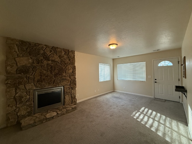 Building Photo - 578 Lind Ave