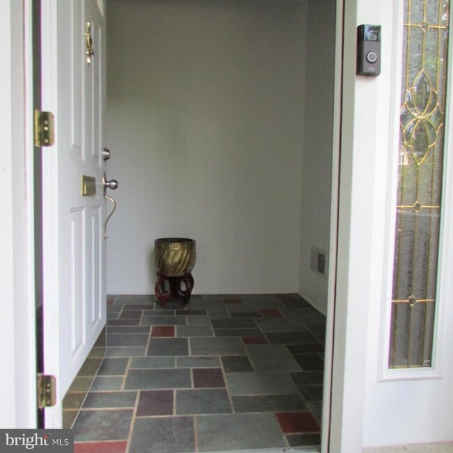 Building Photo - 2700 Sulgrave Ave