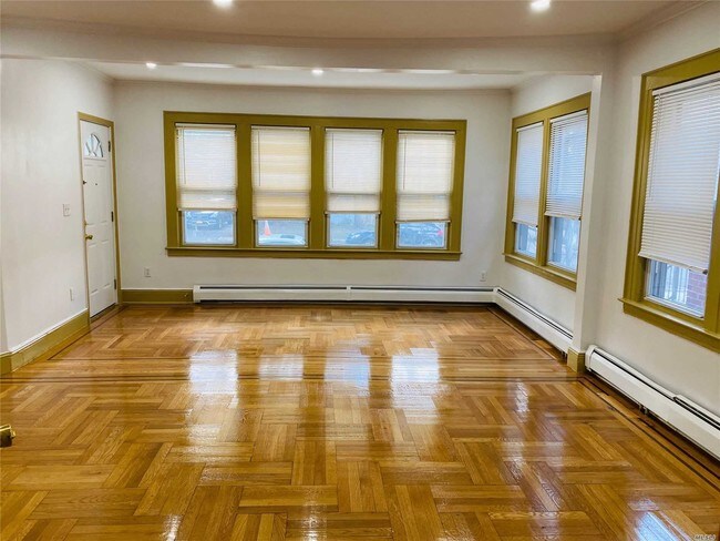 Foto del edificio - 63-15 Carlton St