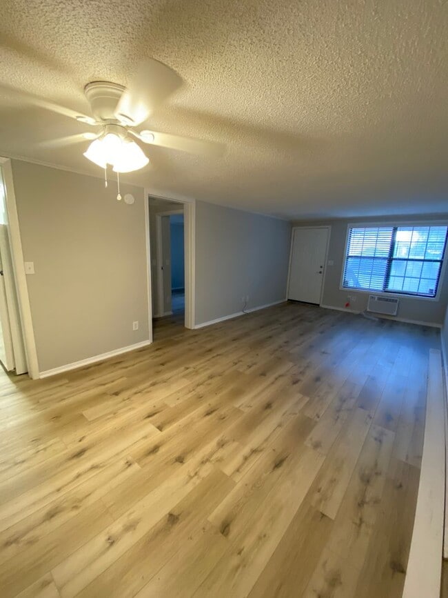 Building Photo - A Renovated 1 Bed 1 Bath in - Prairiewood Condominiums
