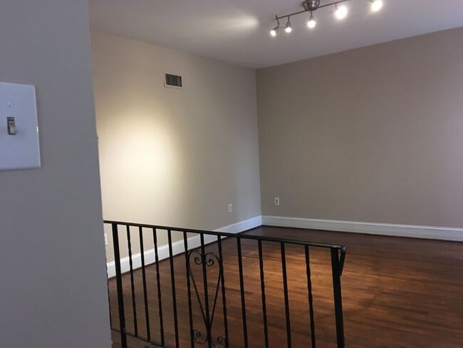 Photo - 1906 Fairmount Ave Apartment