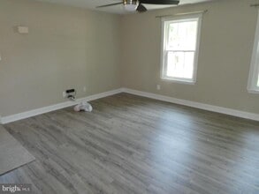 Building Photo - 10 Grasmur Ct