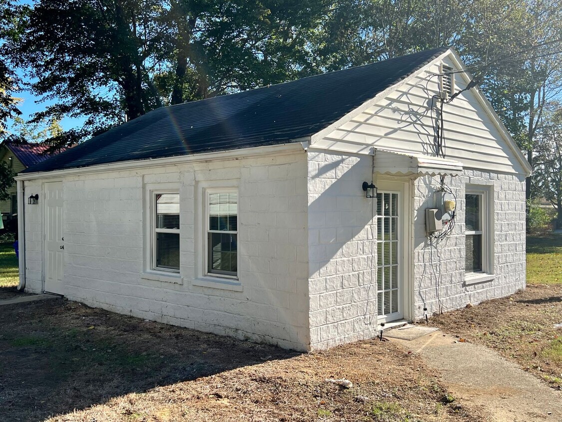 One bedroom, 1 bath house in Mebane - One bedroom, 1 bath house in Mebane