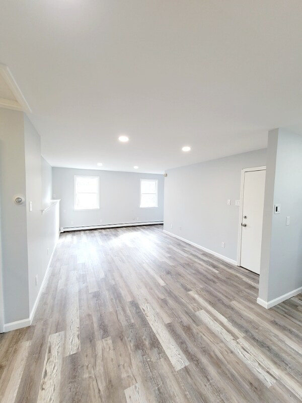 386388 Moose Hill Rd Unit 1, Monroe, CT 06468 Room for Rent in