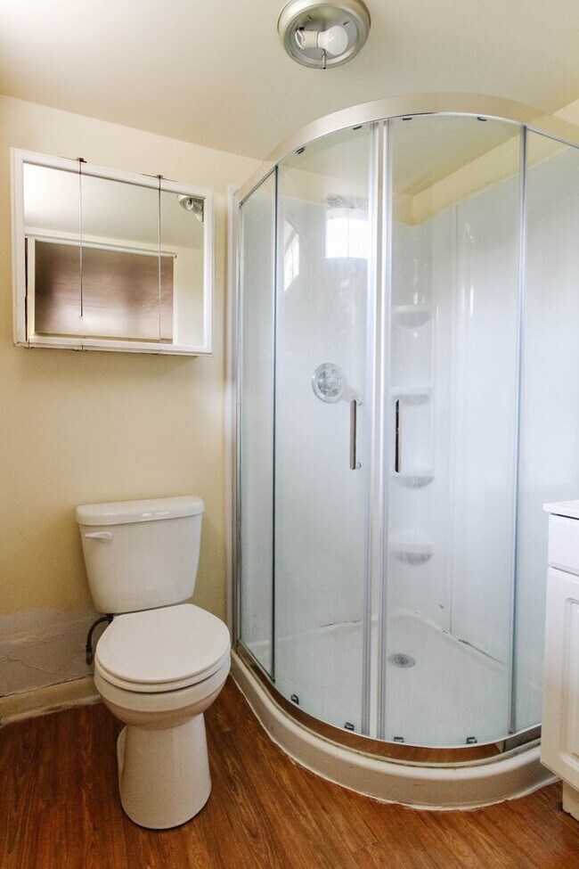 Foto del edificio - PRELEASING for AUGUST! Close to Campus