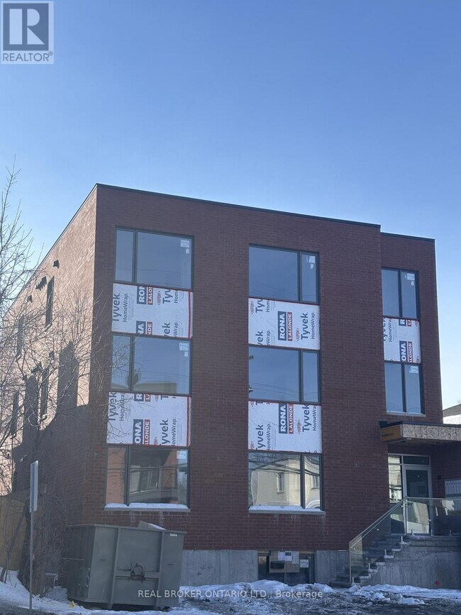 Building Photo - 184 Woodroffe Ave