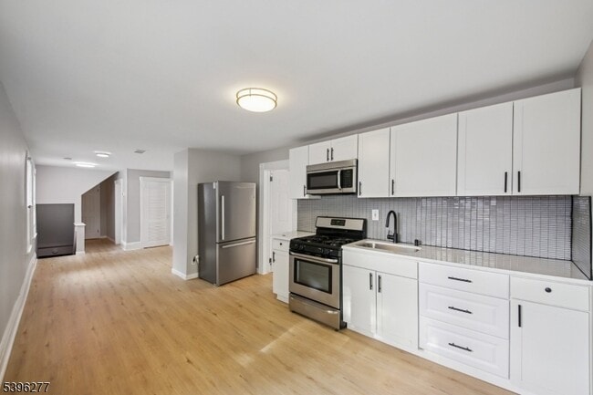 Building Photo - 176 Valley St