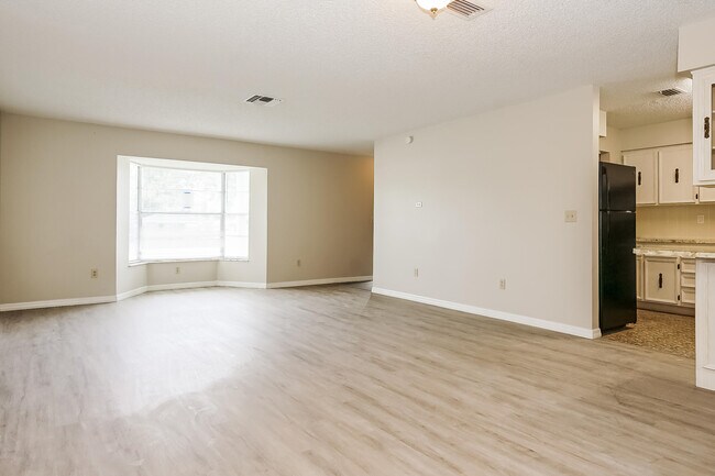 Building Photo - 601 Aloha Ave