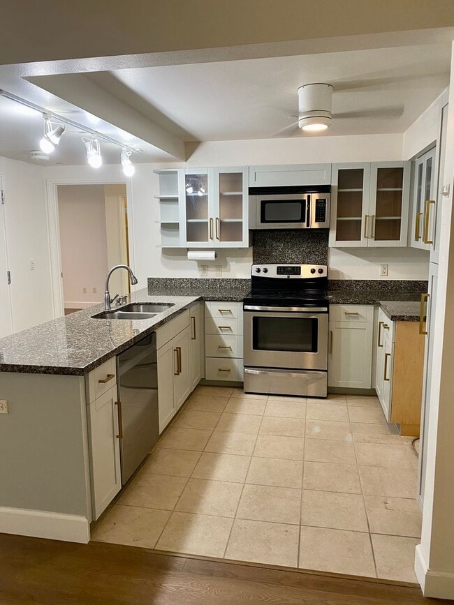 Photo - Keola Lai - Spacious 2/2/2 in Kakaako Apartment