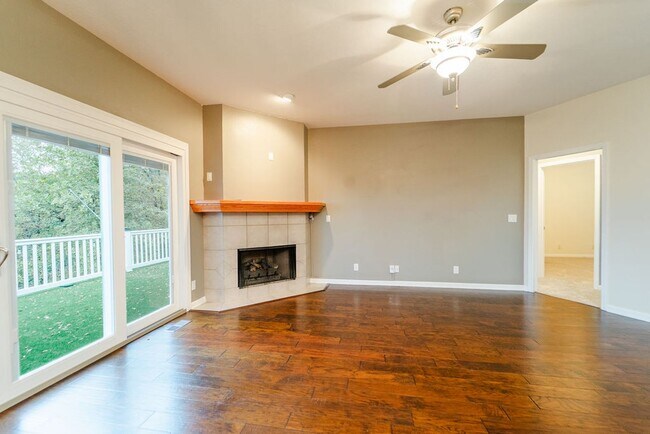 Foto del edificio - Beautiful 3 Bed, 2 Bath, on the 18 hole of Ponce De Leon golf course!!