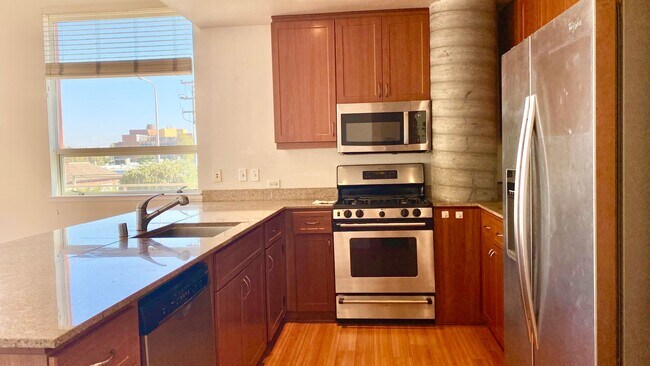 Foto del edificio - Fantastic 2-Bedroom with Huge Deck