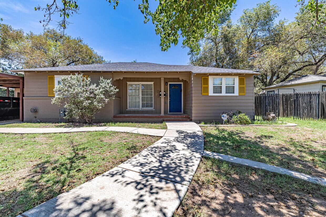 Primary Photo - Beautiful Tech Terrace Home! Full of Chara...