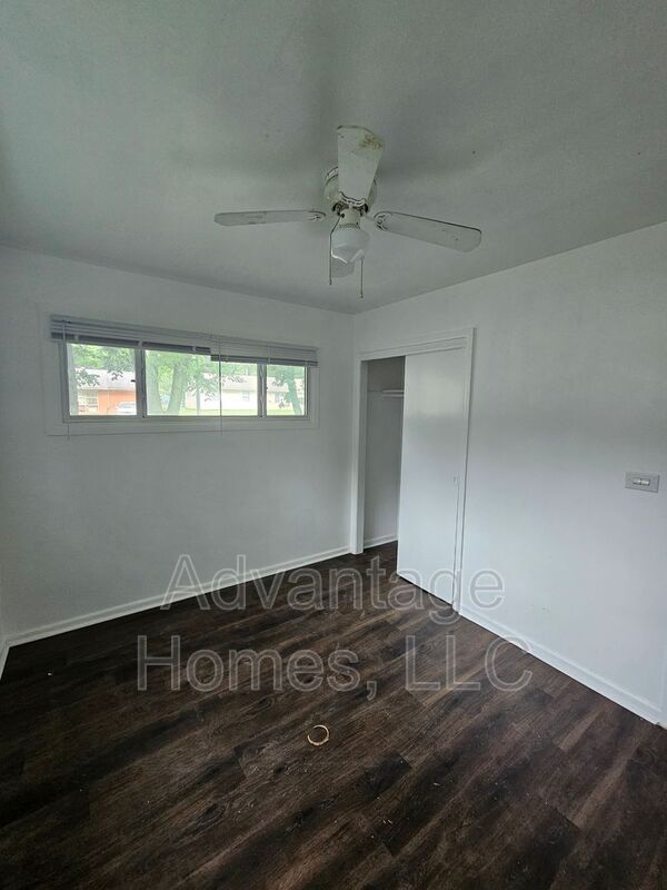 Building Photo - 11405 Crystal Ave