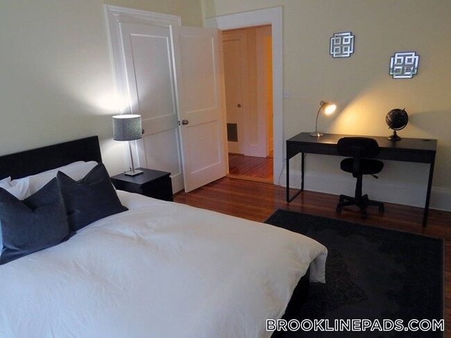 Foto del edificio - 1463 Beacon St