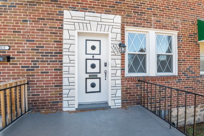 Building Photo - 4813 Midwood Ave
