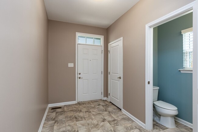 Building Photo - Spacious Home in Williamsburg - WASHINGTON RIDGE