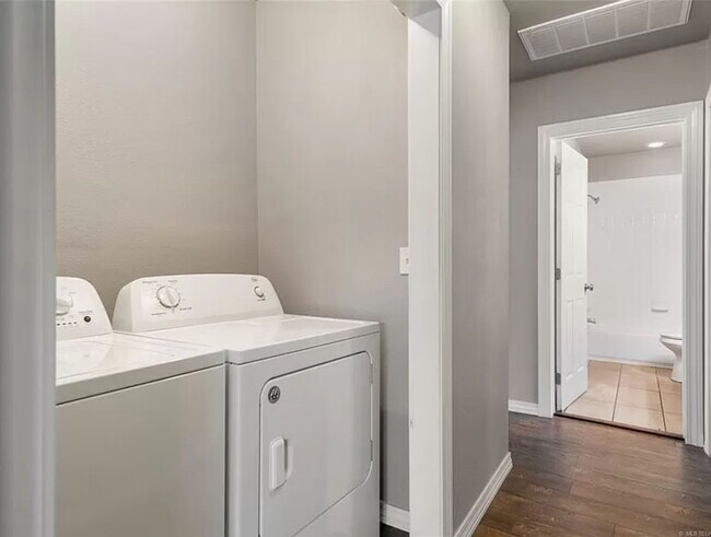 Foto del edificio - 2 Bedroom / 2 Bath in the heart of Midtown!