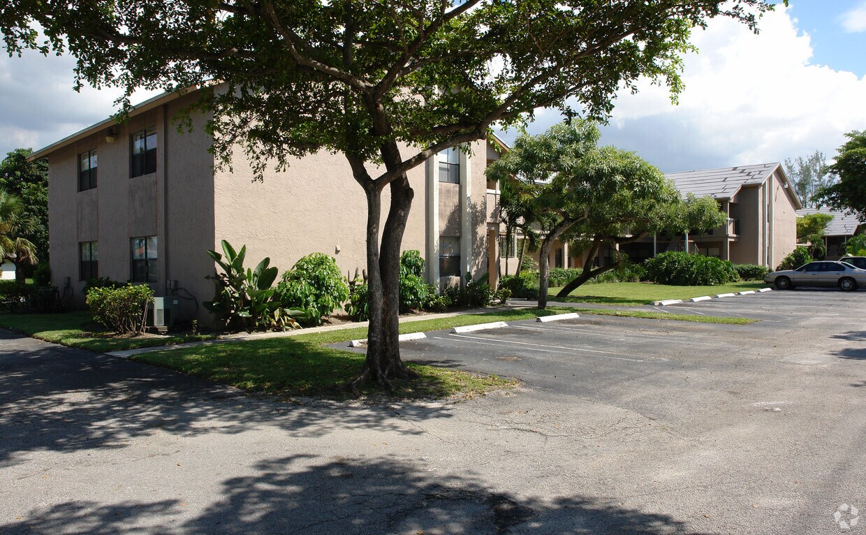 Building Photo - 3763 Coral Springs Dr