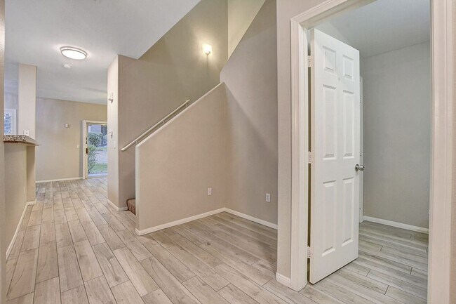 Building Photo - 716 Peachy Canyon Cir