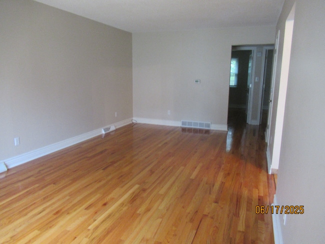 Building Photo - 105 Loomis Ave