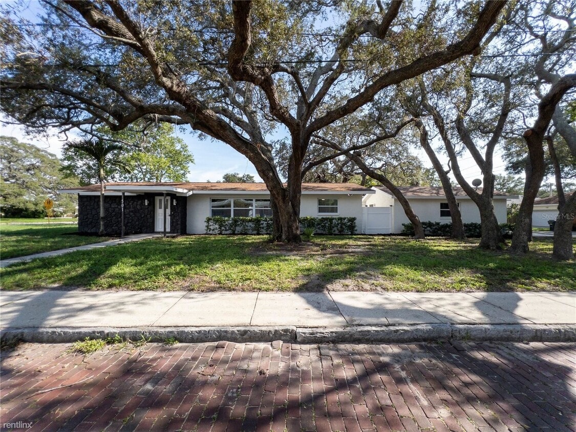 Primary Photo - 4 br, 2 bath House - 501 Ridge Road SW