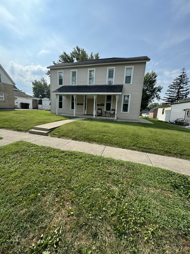 Building Photo - 127 Elm St