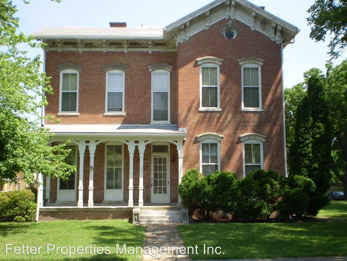 Primary Photo - 102 E Powell Ave