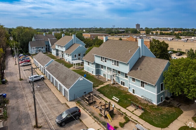Building Photo - 528 W Minnehaha Ave W