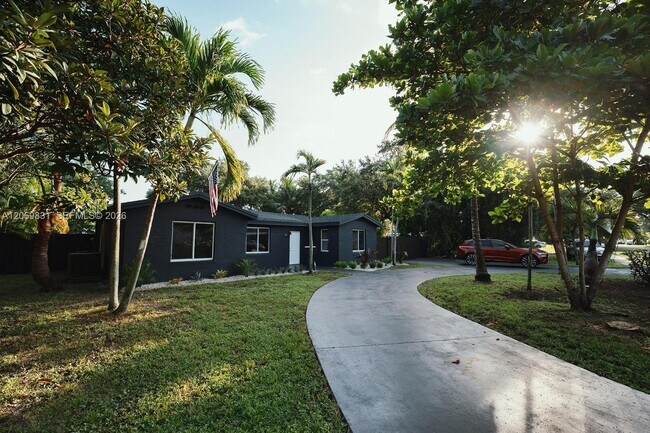 Foto del edificio - 801 NE 144th St