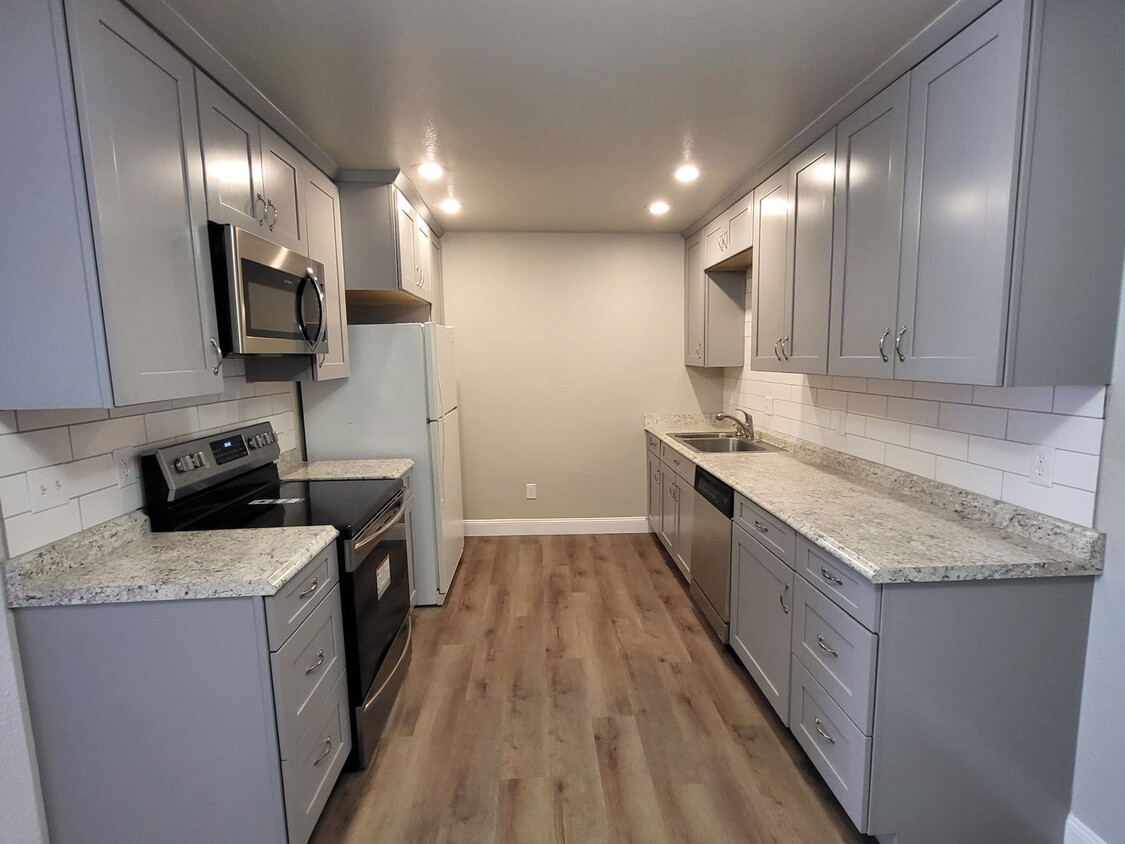 Foto principal - 401 12th Ave SE