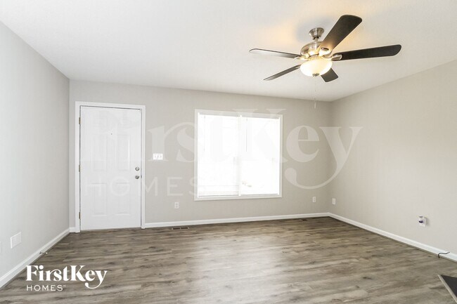 Foto del edificio - 2200 Emerald Creek Ct