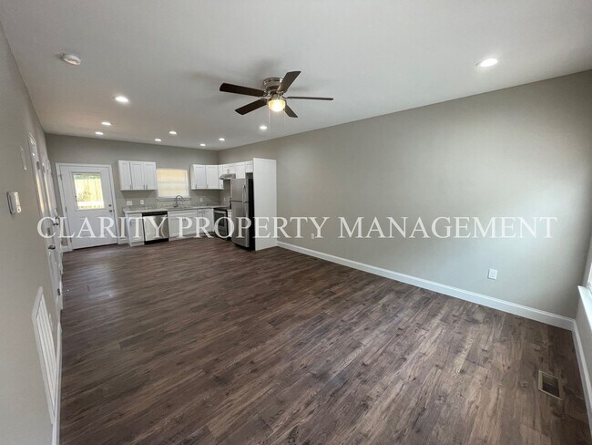 Building Photo - Newly Constructed Townhome!