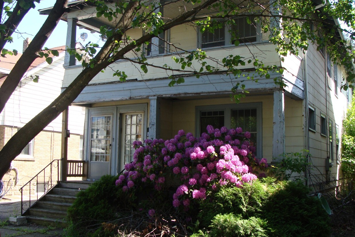 Primary Photo - 3015 Elmwood Ave