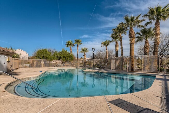 Foto del edificio - 2 Bedroom Townhouse in a GATED Beautiful M...