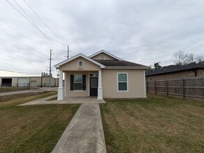 Building Photo - 2905 Pecos St