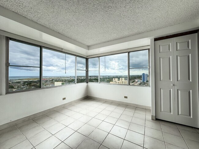 Foto del edificio - Salt Lake Condo with assigned parking and A/C
