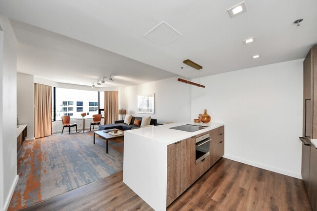 Building Photo - 1300 Lamar St