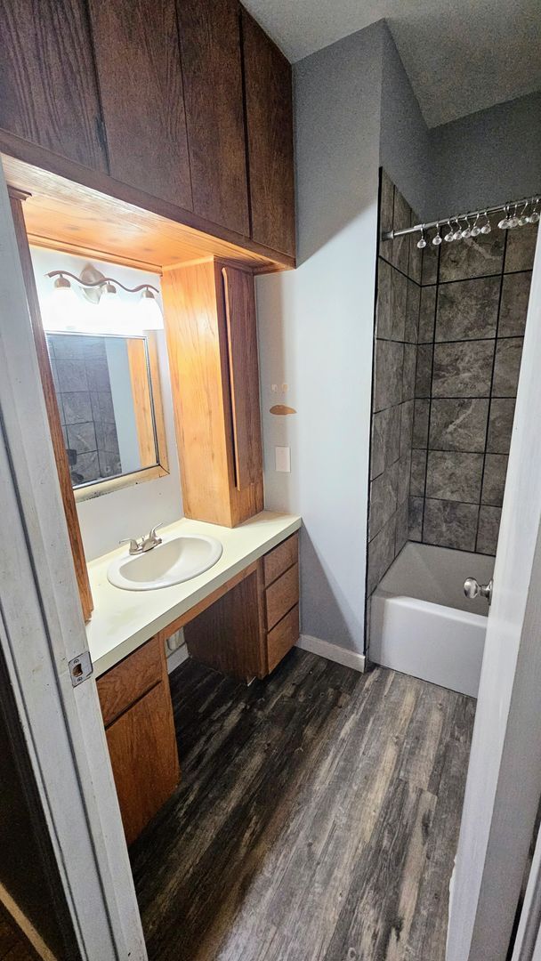 Foto del edificio - 3244 E 5th Ave