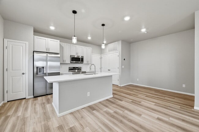 Building Photo - $2,295.95 4 bed, 2.5 bath located in Colorado Springs with a washer and dryer.
