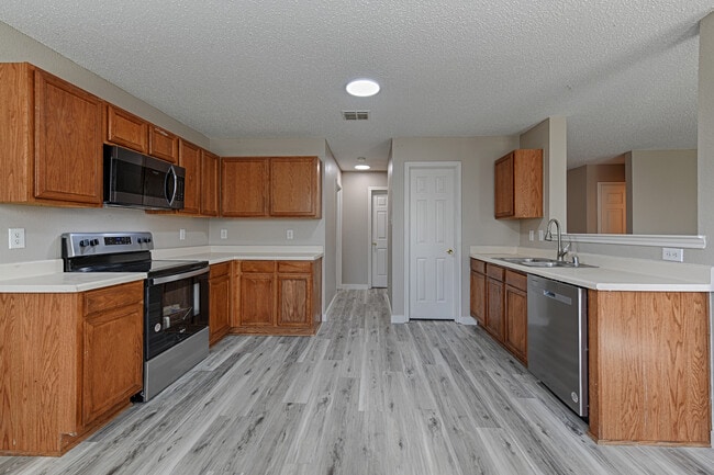 Photo - 5909 Thoroughbred Trail House