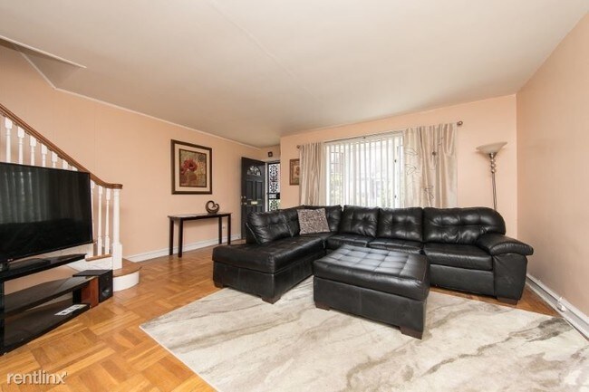 Building Photo - 3 br, 1 bath Townhome - 7616 Rugby Street
