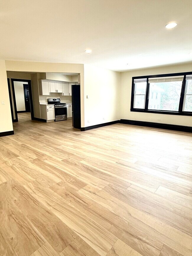 Building Photo - 1115 E Algonquin Rd