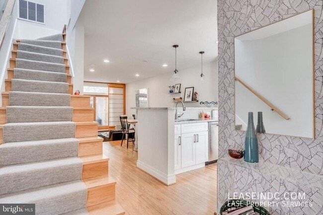 Photo - 2221 Ontario Rd NW House