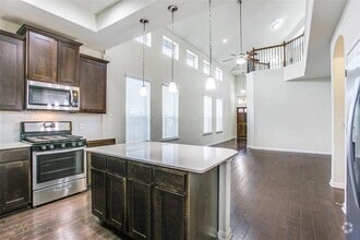 Building Photo - 9804 Tolima Dr