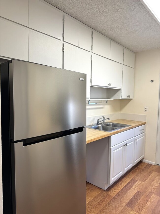 Foto del edificio - Koko Isle Circle - 3 bedroom, 2 full bath, 1 half bath with two car carport