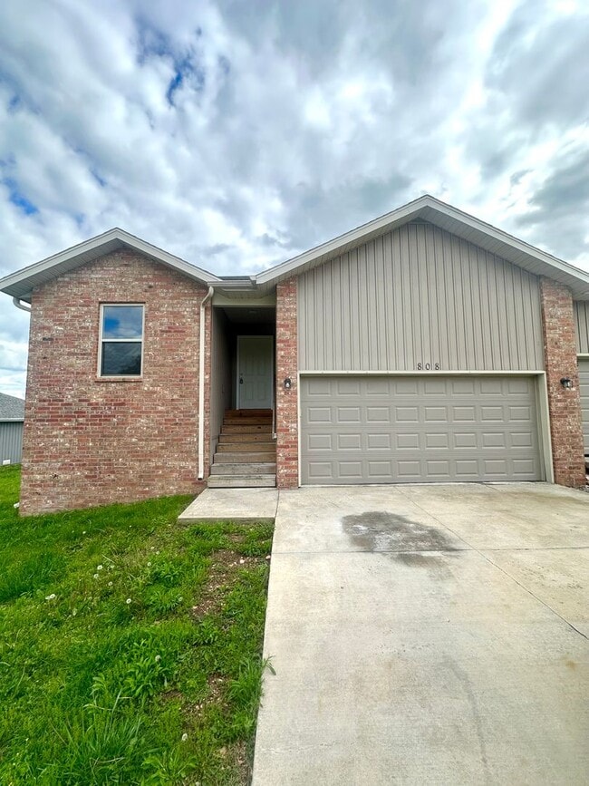 Building Photo - 808 E Watermill Cir